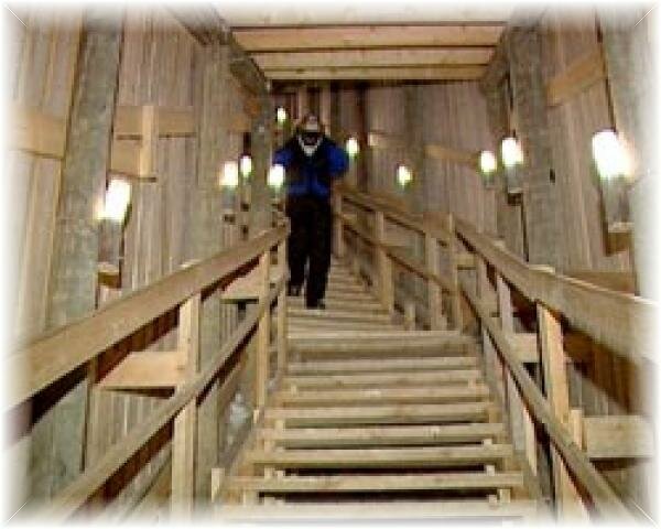 Шахта, где добывают аметисты, довольно тесная