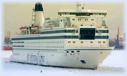 Паром из Хельсинки вновь застрял во льдах